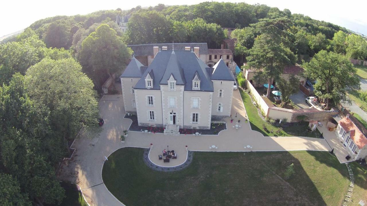 Le Petit Chateau Des Cedres Mouchamps Ngoại thất bức ảnh