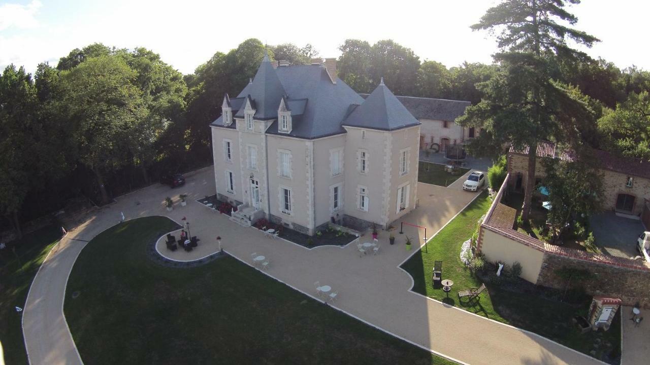 Le Petit Chateau Des Cedres Mouchamps Ngoại thất bức ảnh