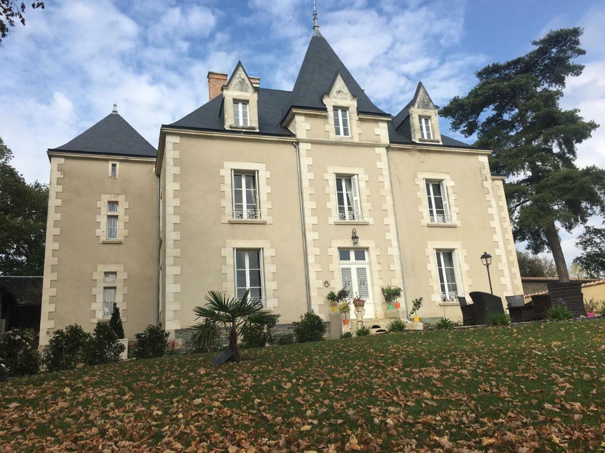 Le Petit Chateau Des Cedres Mouchamps Ngoại thất bức ảnh