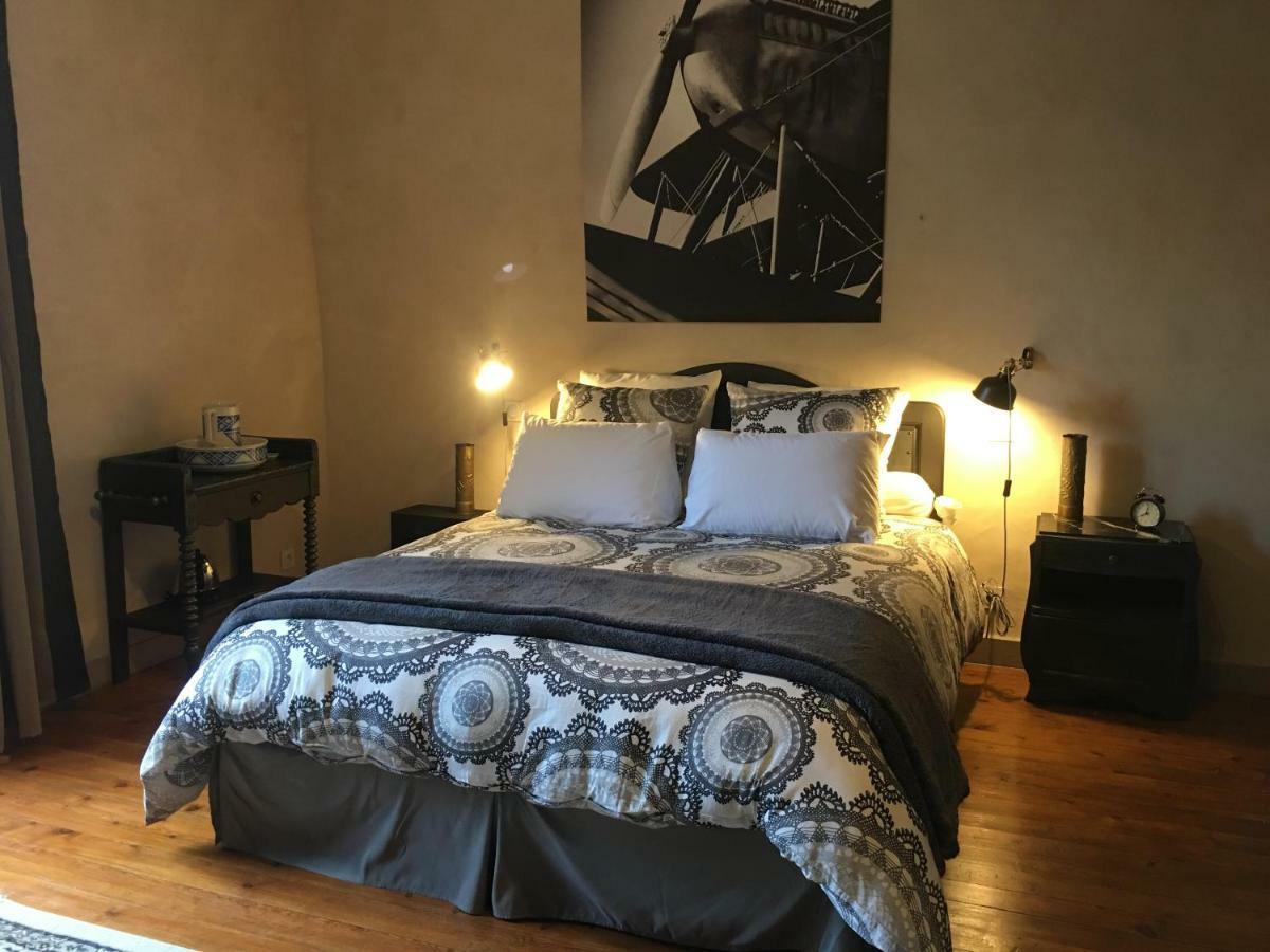 Le Petit Chateau Des Cedres Mouchamps Ngoại thất bức ảnh