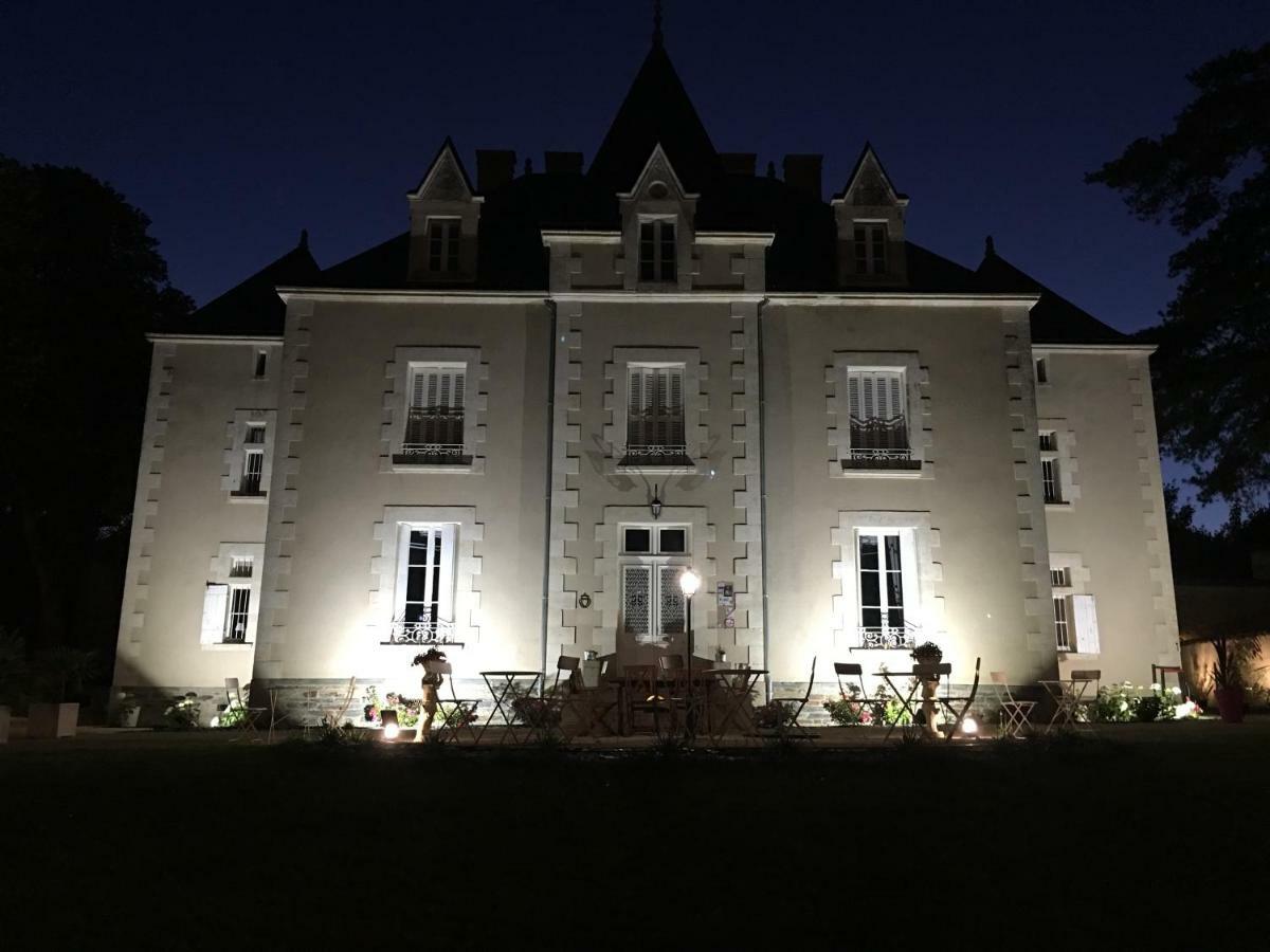 Le Petit Chateau Des Cedres Mouchamps Ngoại thất bức ảnh