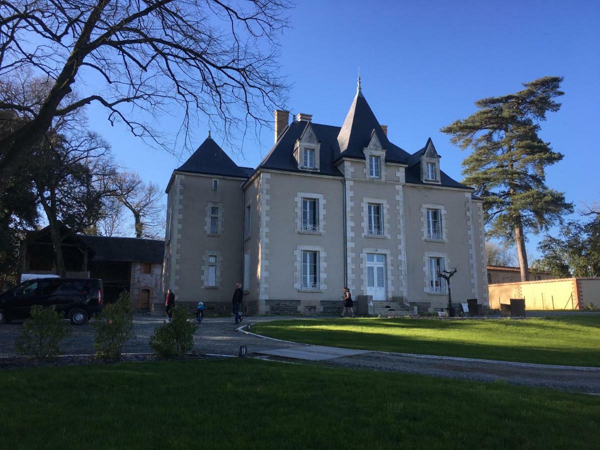 Le Petit Chateau Des Cedres Mouchamps Ngoại thất bức ảnh