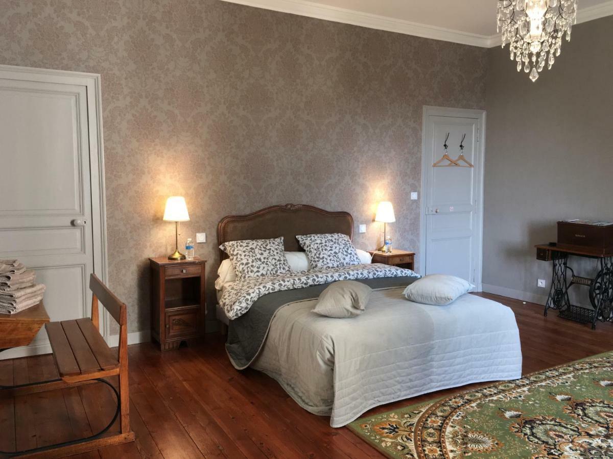 Le Petit Chateau Des Cedres Mouchamps Ngoại thất bức ảnh