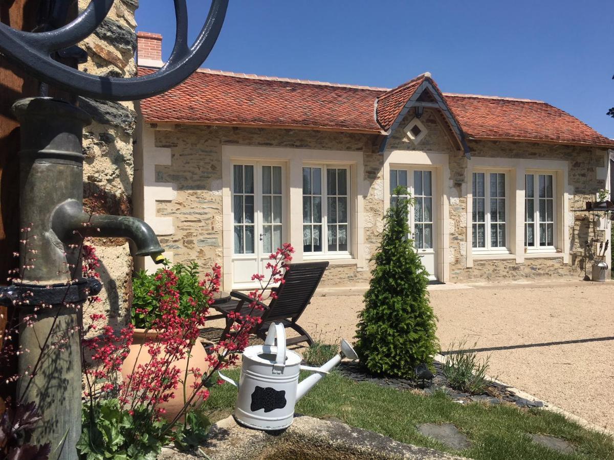 Le Petit Chateau Des Cedres Mouchamps Ngoại thất bức ảnh